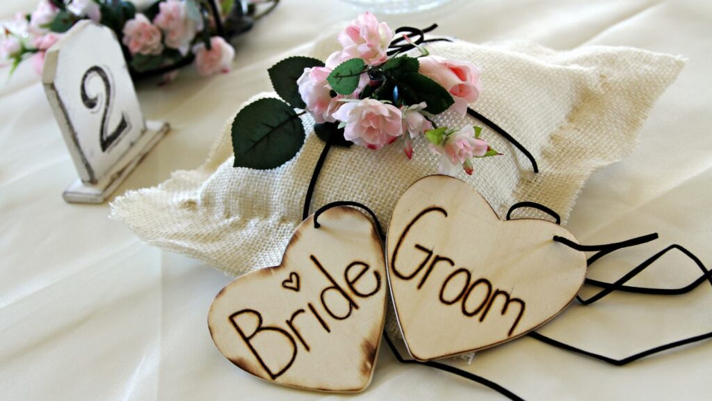 Two hearts with bride and groom engrave.