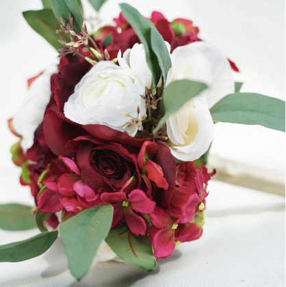 Red and white roses bouquet