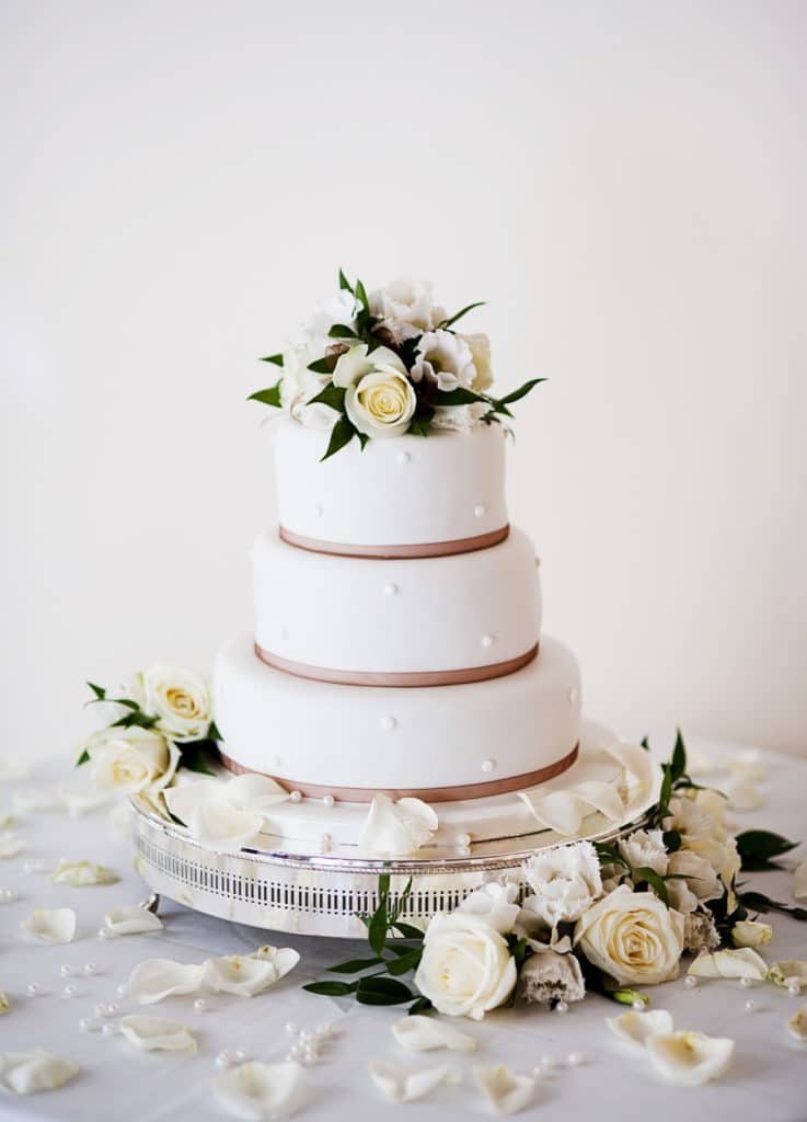 how-to-pick-the-perfect-wedding-cake